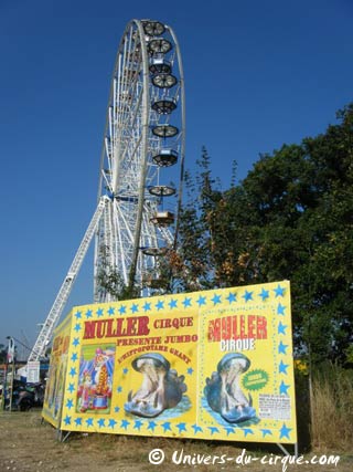 Paris: les roulottes anciennes de la Foire du Bois de Boulogne