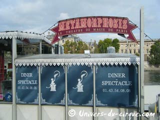 Paris: la péniche magique Métamorphosis change de quai !