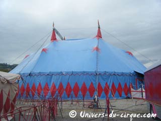 Derniers jours du séjour 2009 du cirque Medrano à Lyon
