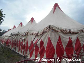 Derniers jours du séjour 2009 du cirque Medrano à Lyon