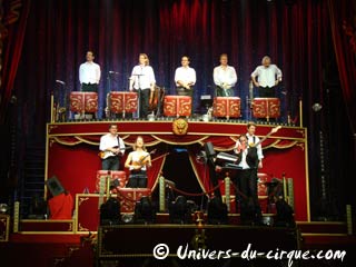 Cirque d'hiver Bouglione: les cuivres de l'orchestre mis en avant