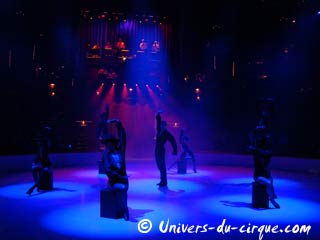 Cirque d'hiver Bouglione: nouveau danseur dans le corps de ballet des Salto Dancers