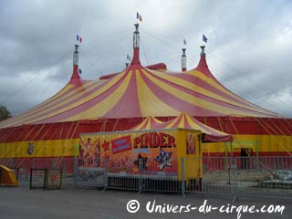 Paris: le cirque Pinder sur la Pelouse de Reuilly du 07 novembre 2009 au 10 janvier 2010