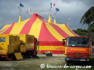 Paris: le cirque Pinder sur la Pelouse de Reuilly du 07 novembre 2009 au 10 janvier 2010