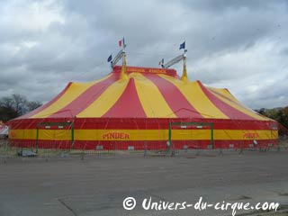 Paris: le cirque Pinder sur la Pelouse de Reuilly du 07 novembre 2009 au 10 janvier 2010
