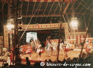 Trentième anniversaire de la première tournée en France de l'American Circus Togni (07)