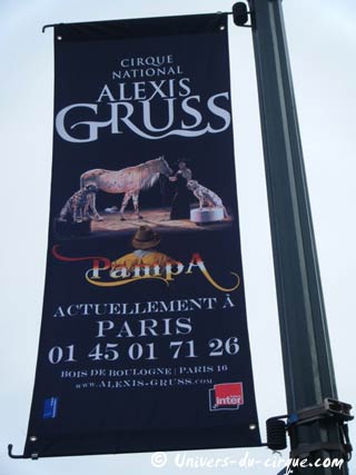 Paris: le séjour du cirque national Alexis Gruss se poursuit