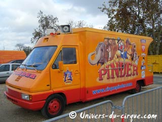 La saison de Nol du cirque Pinder bat déjà son plein à Paris
