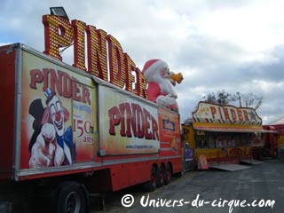 La saison de Nol du cirque Pinder bat déjà son plein à Paris