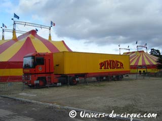 La saison de Nol du cirque Pinder bat déjà son plein à Paris