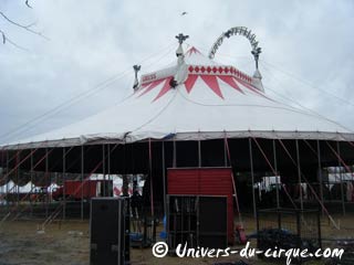Paris: le cirque Arlette Gruss est arrivé sur la Pelouse de Reuilly