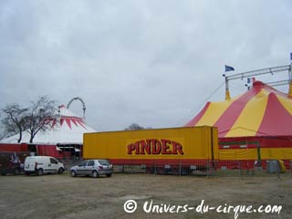 Paris: le cirque Arlette Gruss est arrivé sur la Pelouse de Reuilly