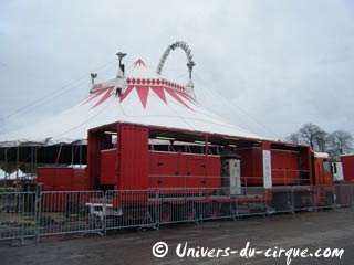 Paris: le cirque Arlette Gruss est arrivé sur la Pelouse de Reuilly