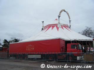 Paris: le cirque Arlette Gruss est arrivé sur la Pelouse de Reuilly