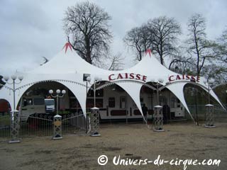 Paris: le cirque Arlette Gruss est arrivé sur la Pelouse de Reuilly