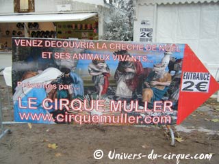 Paris: ambiance festive au Marché de Nol des Champs-Elysées