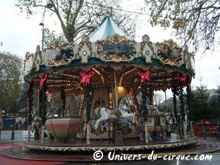 Paris: ambiance festive au Marché de Nol des Champs-Elysées