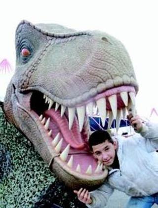 Béthune: des dinosaures aux oeufs d'or pour cinq jours sur la place De-Gaulle