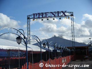 Paris: les cirques au grand complet sur la Pelouse de Reuilly pour les Galas de Nol 2009