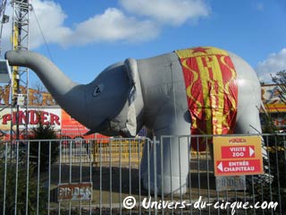 Paris: les cirques au grand complet sur la Pelouse de Reuilly pour les Galas de Nol 2009