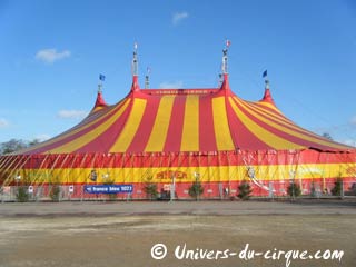 Paris: les cirques au grand complet sur la Pelouse de Reuilly pour les Galas de Nol 2009