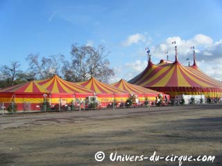 Paris: les cirques au grand complet sur la Pelouse de Reuilly pour les Galas de Nol 2009