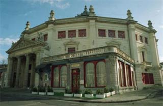 Le cirque Jules Verne d'Amiens en Monsieur Loyal