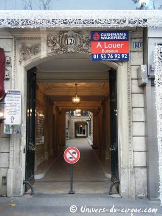 Paris: bureaux à louer au n 120 de l'Avenue des Champs Elysées 