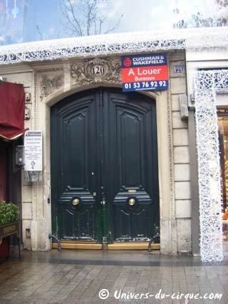 Paris: bureaux à louer au n 120 de l'Avenue des Champs Elysées 