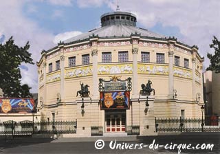 Paris: nouvelles cartes postales du cirque d'hiver Bouglione