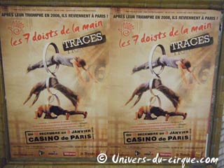 Affichage de la compagnie des sept doigts de la main dans le métro parisien