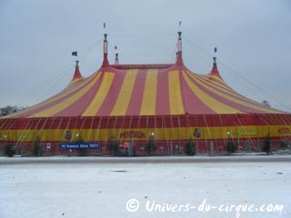 Le cirque Pinder sous la neige à Paris