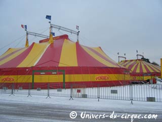 Le cirque Pinder sous la neige à Paris