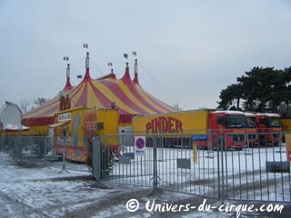 Le cirque Pinder sous la neige à Paris