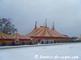 Le cirque Pinder sous la neige à Paris