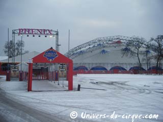 Paris: images hivernales du cirque Phénix sur la Pelouse de Reuilly