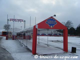 Paris: images hivernales du cirque Phénix sur la Pelouse de Reuilly