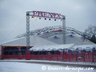 Paris: images hivernales du cirque Phénix sur la Pelouse de Reuilly