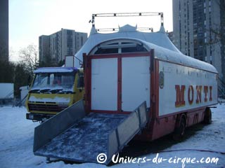 Hauts-de-Seine: la neige s'invite à l'espace cirque d'Antony