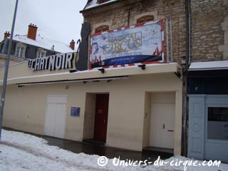 Nouvel an sur le thème du cirque dans les discothèque 
