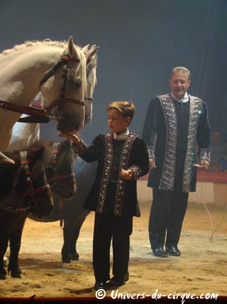 Amar: un best of de portaits d'artistes de la tournée 2009 qui s'achève (2)
