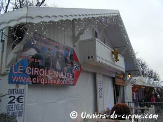 Paris: derniers jours de la crèche vivante du cirque Muller au Marché de Nol des Champs-Elysées