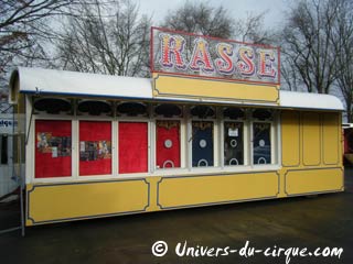 Essonne: derniers préparatifs du 18 Festival International du Cirque de Massy