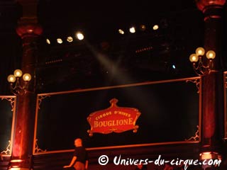 Embellissement intérieur du cirque d'hiver Bouglione