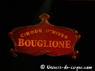 Embellissement intérieur du cirque d'hiver Bouglione