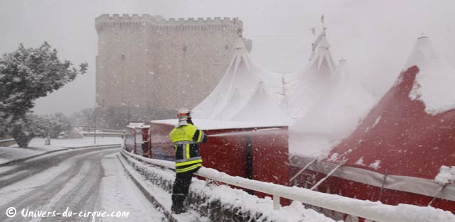 Le cirque Claudio Zavatta en pleine tempête de neige à Tarascon