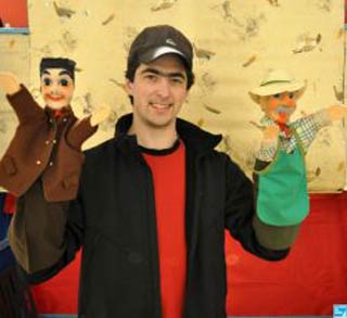 Steve Dumas, artiste de cirque, fait aussi rire les enfants avec Guignol