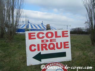 Loire-Atlantique: l'école du cirque Micheletty de Saint Nazaire en images