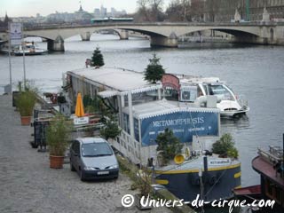 Paris: la péniche magique Métamorphosis va bientôt changer de quai