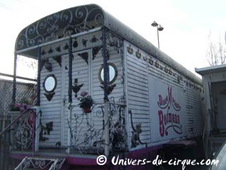 Paris: le cirque Diana Moreno-Bormann fidèle au poste